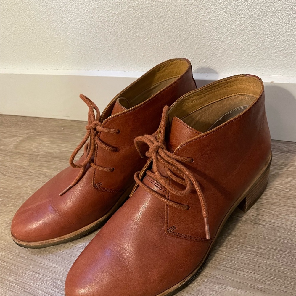 CLARKS Women Boots size 5.5 US Carnaby Brown